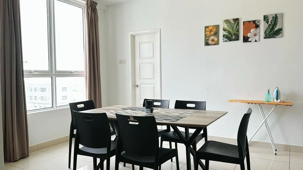 Mansion One Gleneagles Gurney Infinity Seaview Suite George Town Apartment