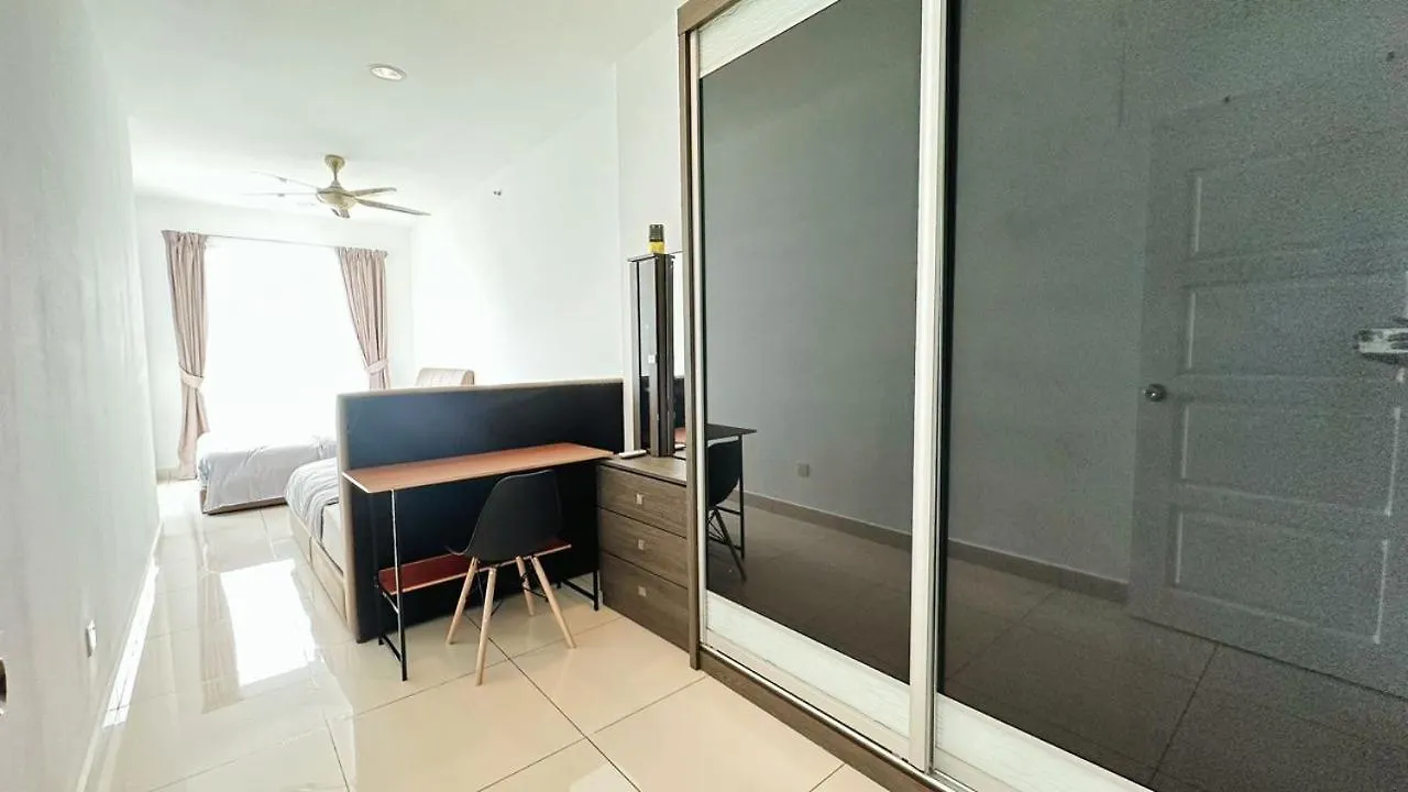 Mansion One Gleneagles Gurney Infinity Seaview Suite George Town Apartment